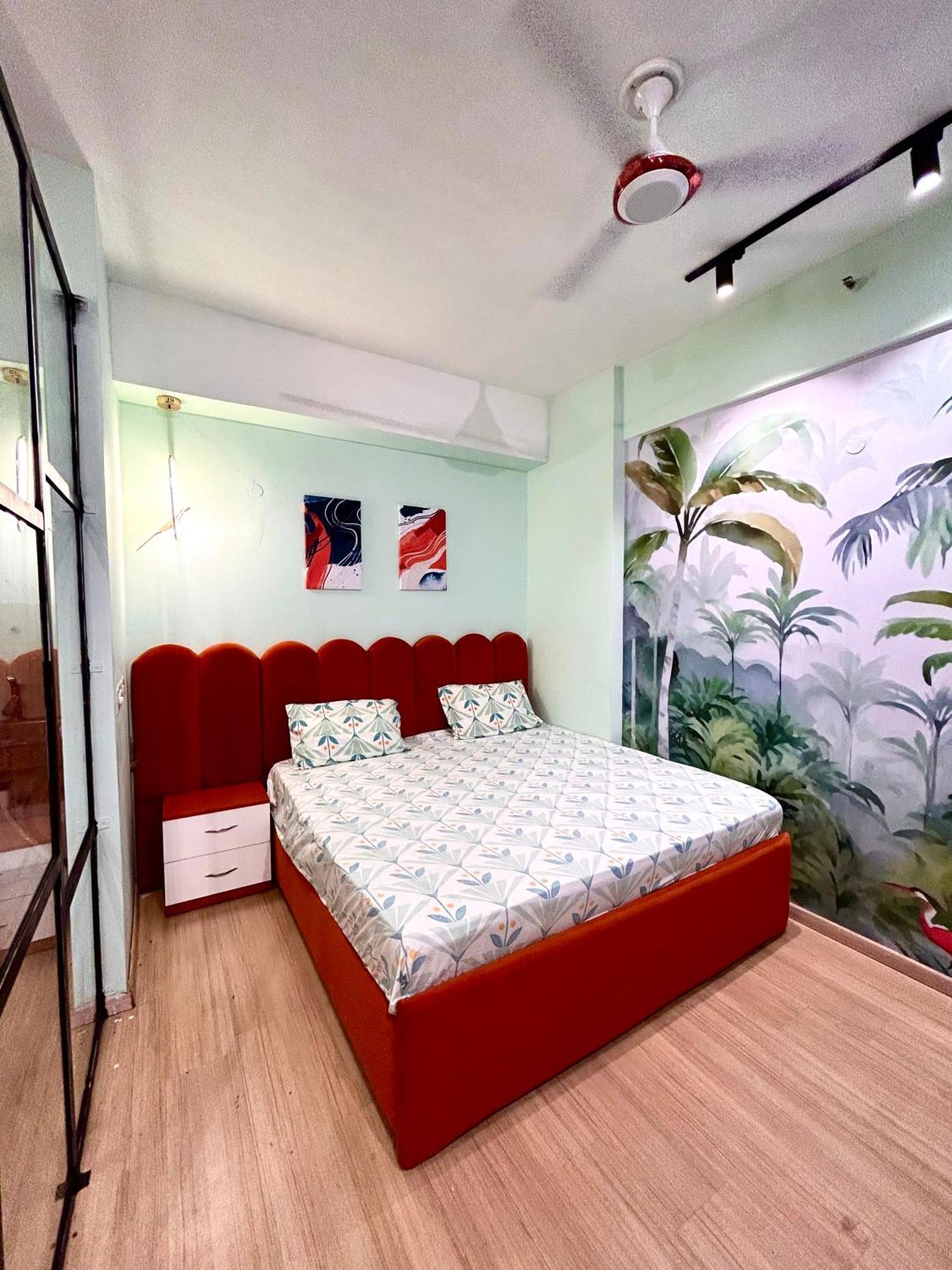 Saffron Delight Dlf My Pad Apartment *